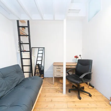 Pass The Keys Rustic And Quirky Flat In Charming Charlton Village